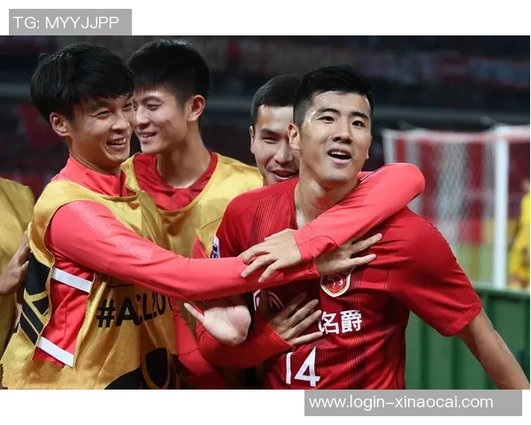 上港与百嘉激战正酣球迷期待精彩对决与绝妙进球瞬间 上港与百嘉激战正酣球迷期待精彩对决与绝妙进球瞬间